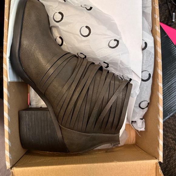 NEW Journey + Crew Boots - Picture 2 of 3